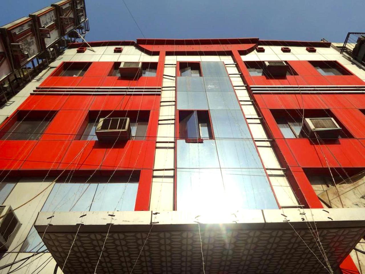 Hotel Milan Deluxe New Delhi Bagian luar foto