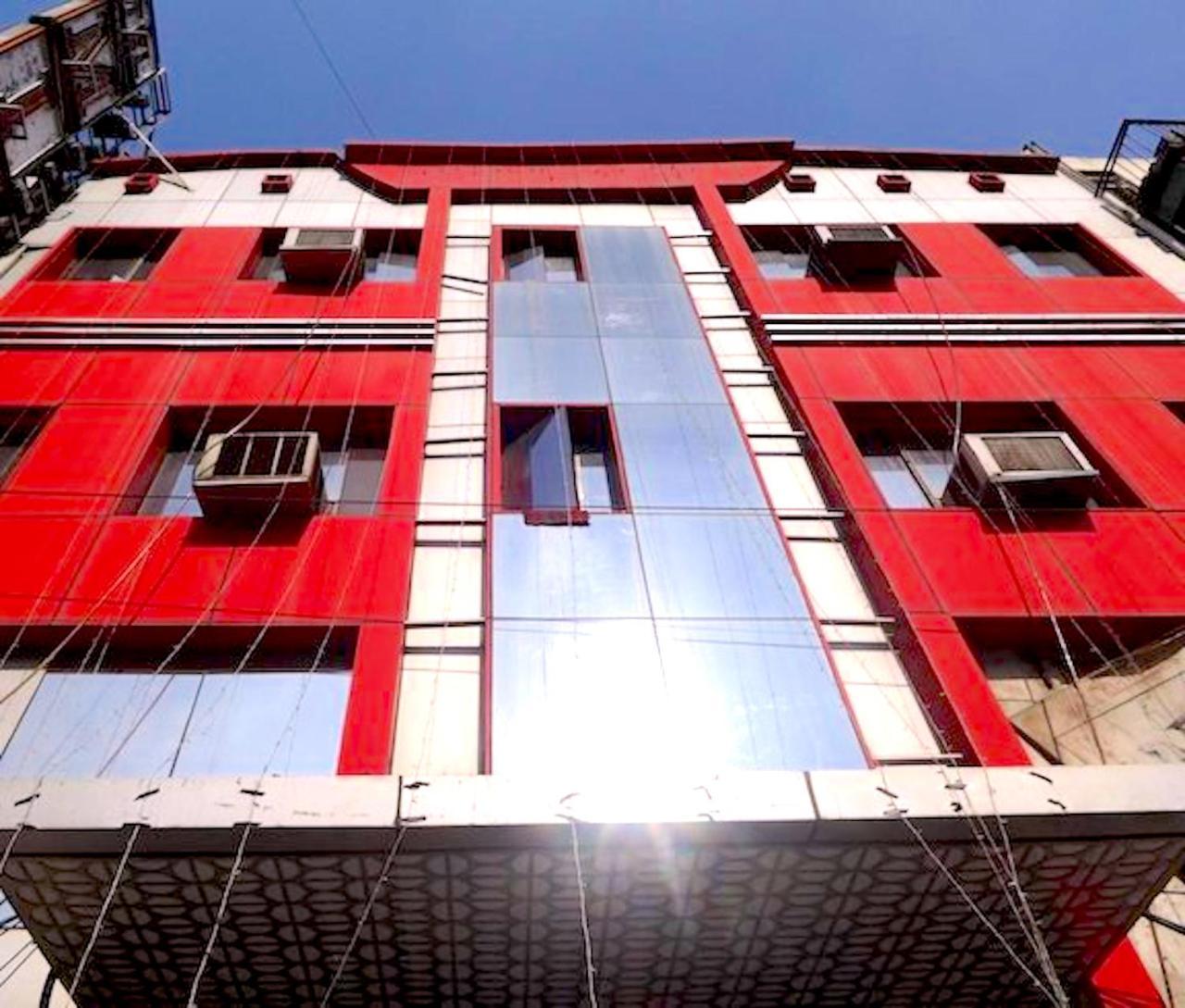 Hotel Milan Deluxe New Delhi Bagian luar foto