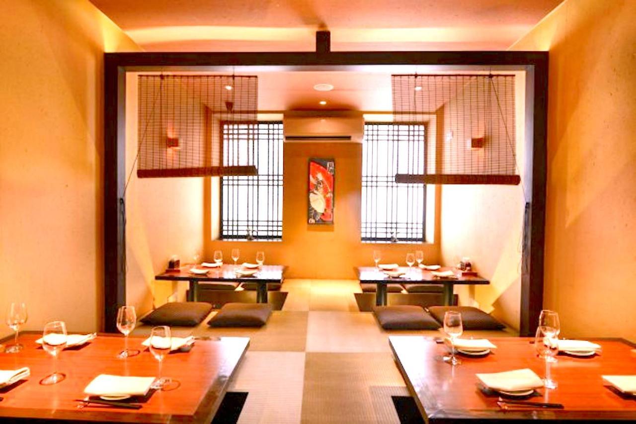 Hotel Milan Deluxe New Delhi Bagian luar foto