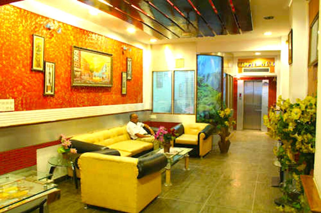 Hotel Milan Deluxe New Delhi Bagian luar foto